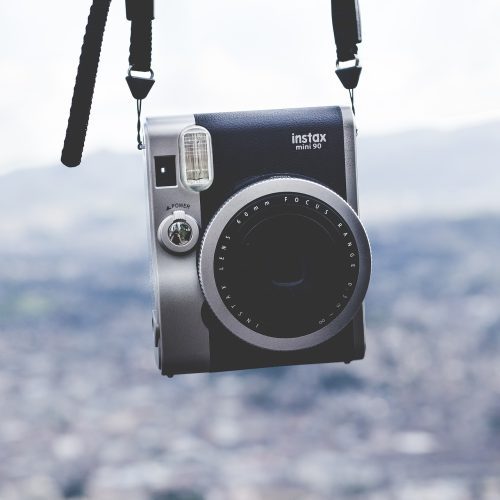 Zdjęcie jak z instaxa? Co oferuje nam aparat natychmiastowy?